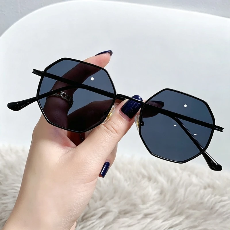 1‑Pack Retro Chic Unisex Fashion Glasses, UV400 Street Style, Ideal for Gifting, Beach Parties, Camping, Mountain Climbing