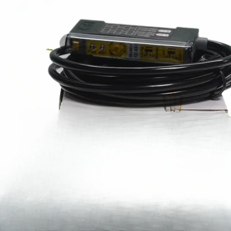 

FZ1-KP2 fiber amplifier fiber sensor dual output universal