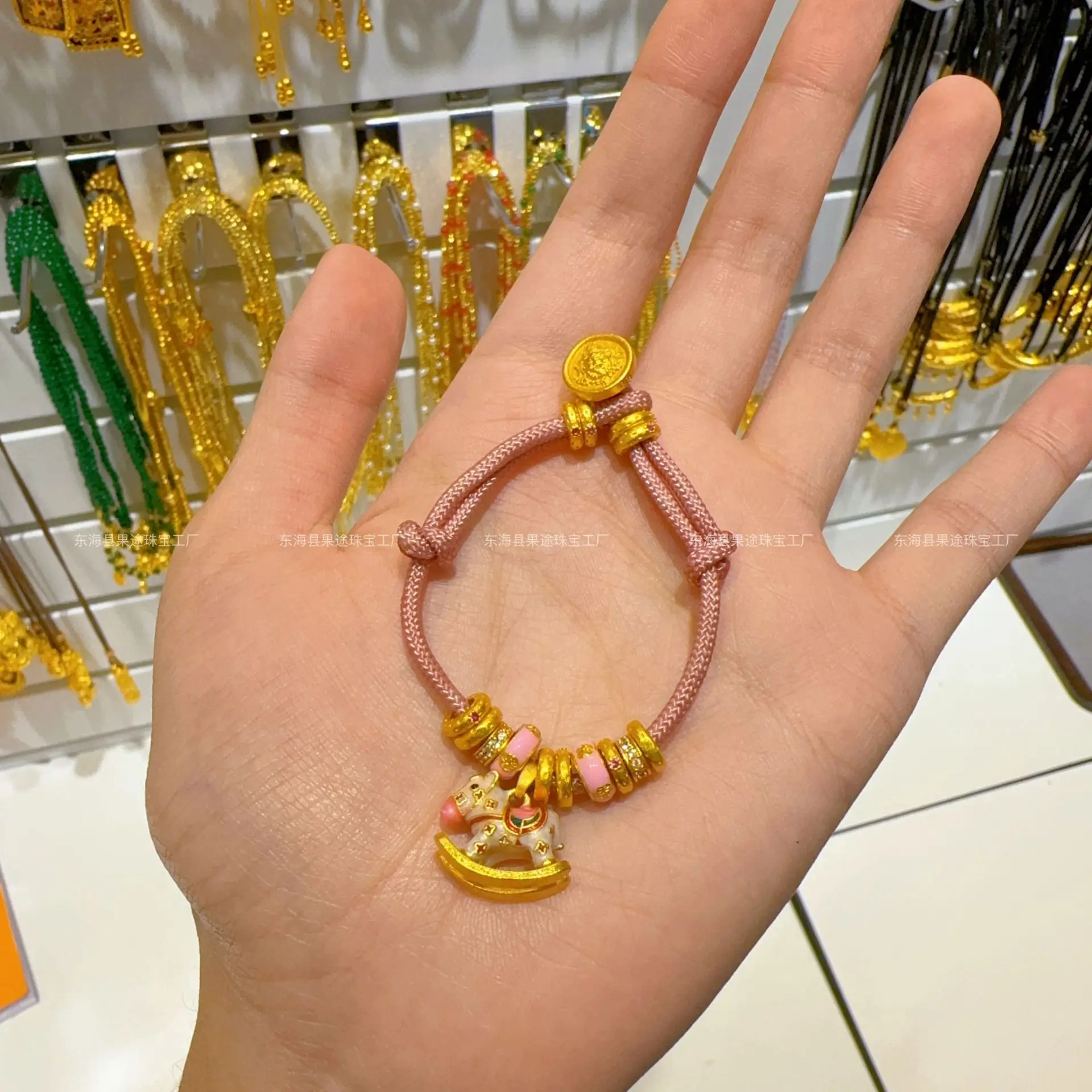 

Plated With Genuine Gold Preservation Ancient Sand Gold Hammer Pattern Yellow God Of Wealth Rocking Horse Bracelet Girls Gift