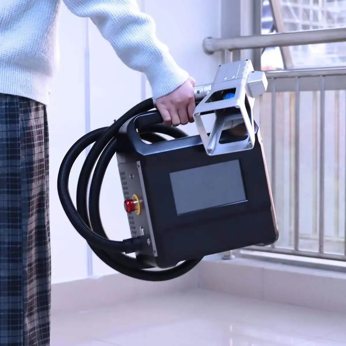 Maxwave 50W Portable Handheld High Precision Fiber Laser Marking Machine Built in Air Cooling Long Battery Life