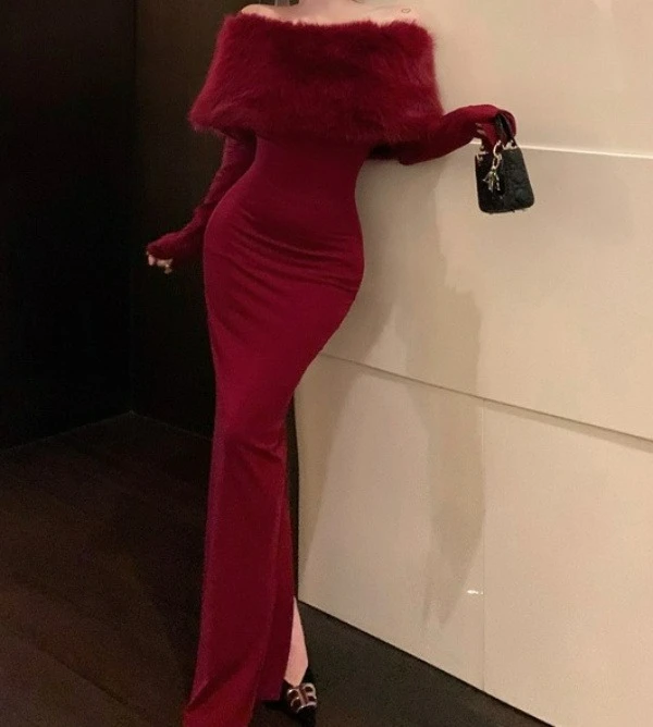 

Red Sweater 2025 Autumn and Winter Unique One Shoulder Knitted Dress for Women's Wear