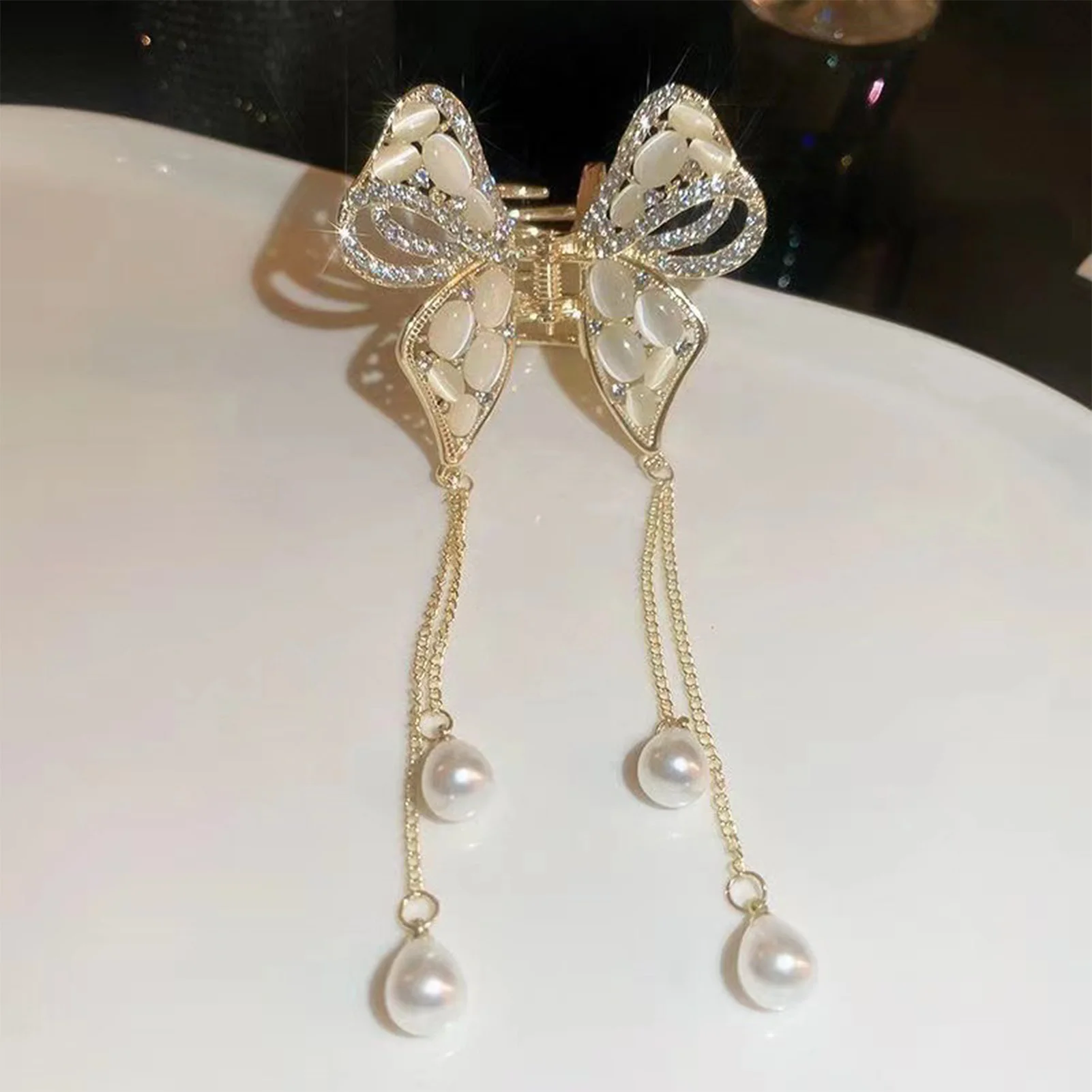 

Elegant Butterfly Hair Claw Clips Shiny Rhinestone Hairpins Chain Pearls Pendant Headpieces Women Ponytail Holder Hair Jewelry