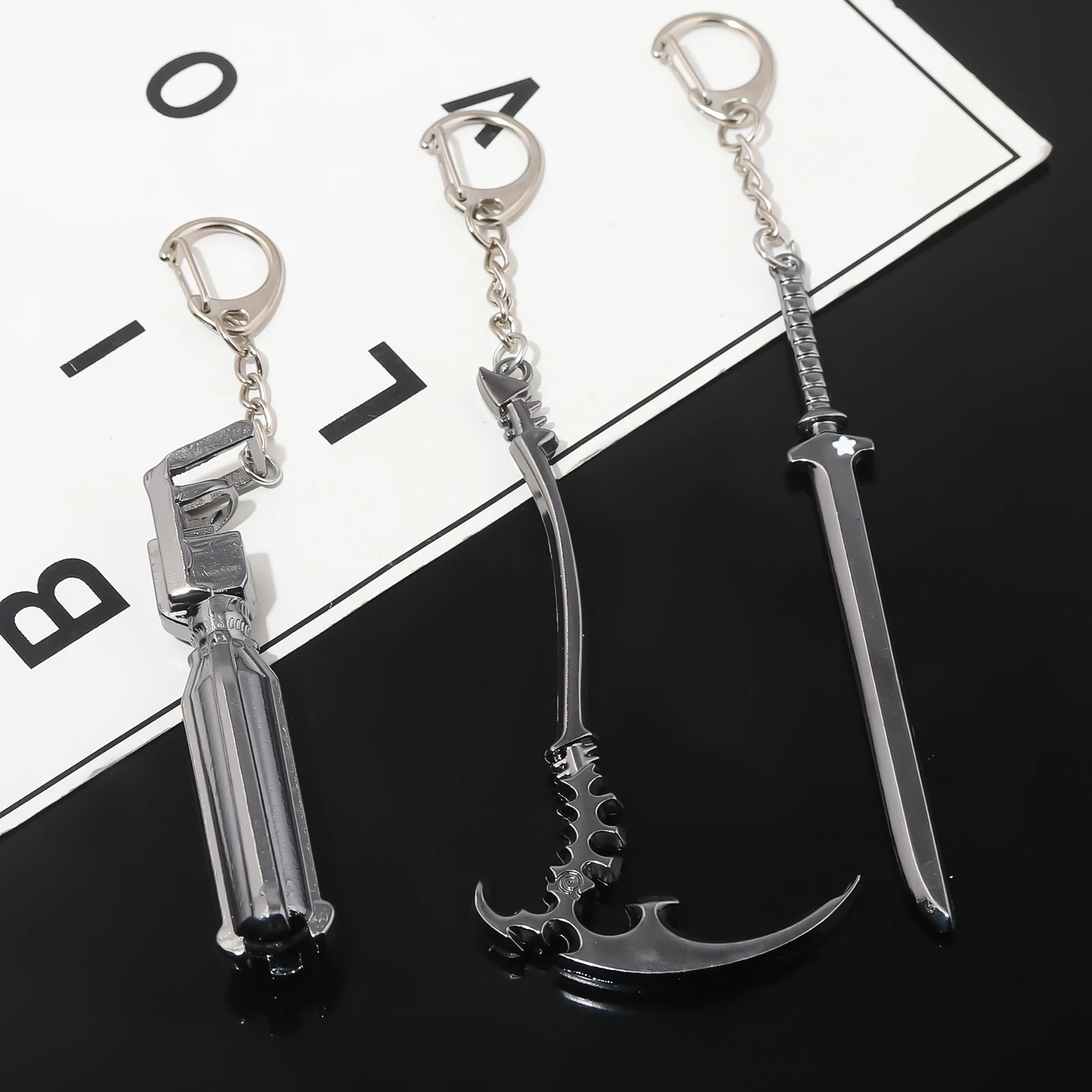 لعبة بلاك روك مطلق النار المفاتيح روك مدفع الموت المنجل تاشي الظاهري التوأم ذيل حصان فتاة شخصية سلاح قلادة مجوهرات هدية