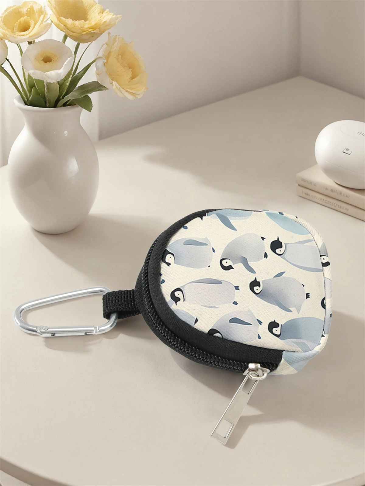 محفظة صغيرة مطبوعة بنمط البطريق، حقيبة تغيير بسحاب خفيفة الوزن مع مشبك خطاف، حقيبة مفاتيح لسماعة الرأس، مناسبة للرجال والنساء #4