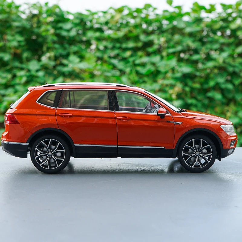 Original Diecast Alloy 1:18 Scale 2017 TIGUAN L Car Model Orange For Adult Classic Collection Gift Display Souvenir Ornament