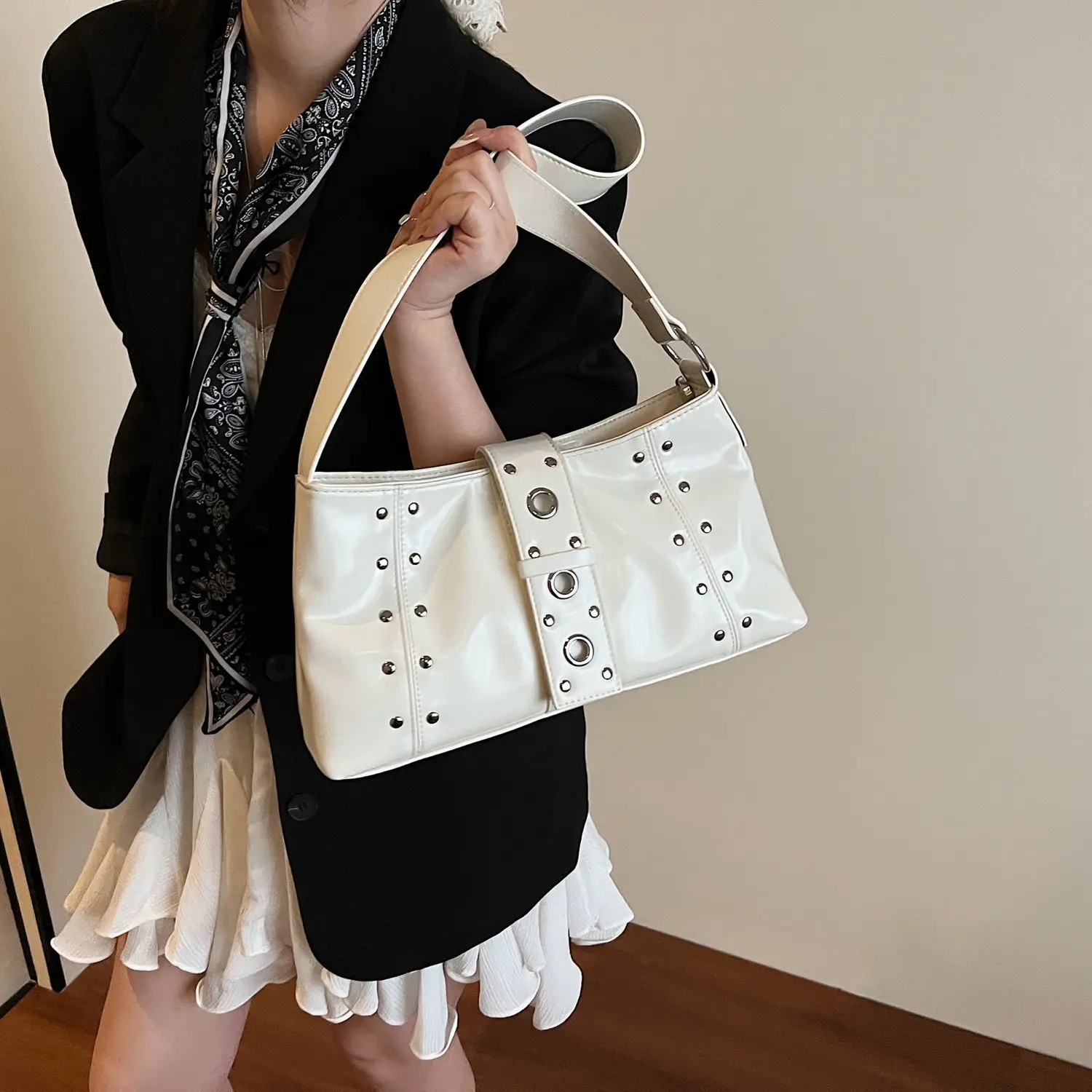 

Винтажная модная искусственная кожа с заклепками из металла в американском стиле Y2k, большая вместительная сумка на плечо, сумки-тоут, женская сумка, кошелек, сумка