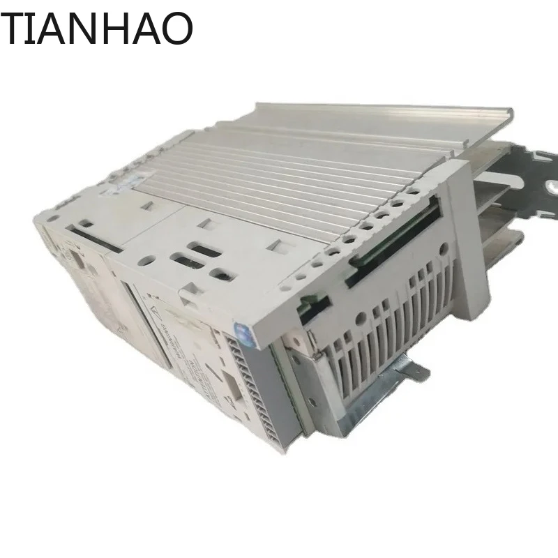 Original Inverter for Lenze inverter drive 8200 vector 0.75kw E82EV751-2C Version 4B37 230/240V 4.0A  EDK82EV222