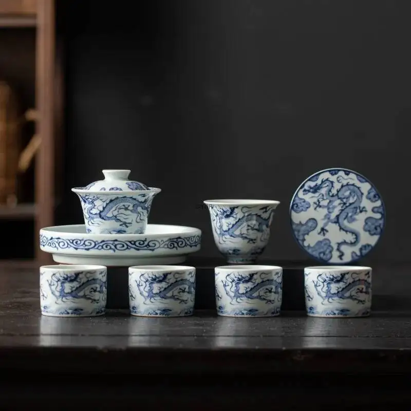 Juego de té con diseño de dragón azul y blanco de Jingdezhen, cubierta, cuenco, olla, rodamiento, juego de té de Kungfu de cerámica antigua, taza de presentador del año del