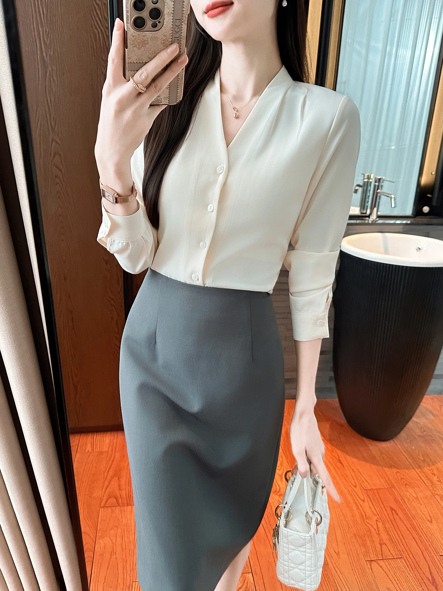 

Женский топ Office Lady Commute irt YOU SEE Law Beau Almond V-ne Long Sve, дышащий, приятный для кожи, простой, элегантный, женственный