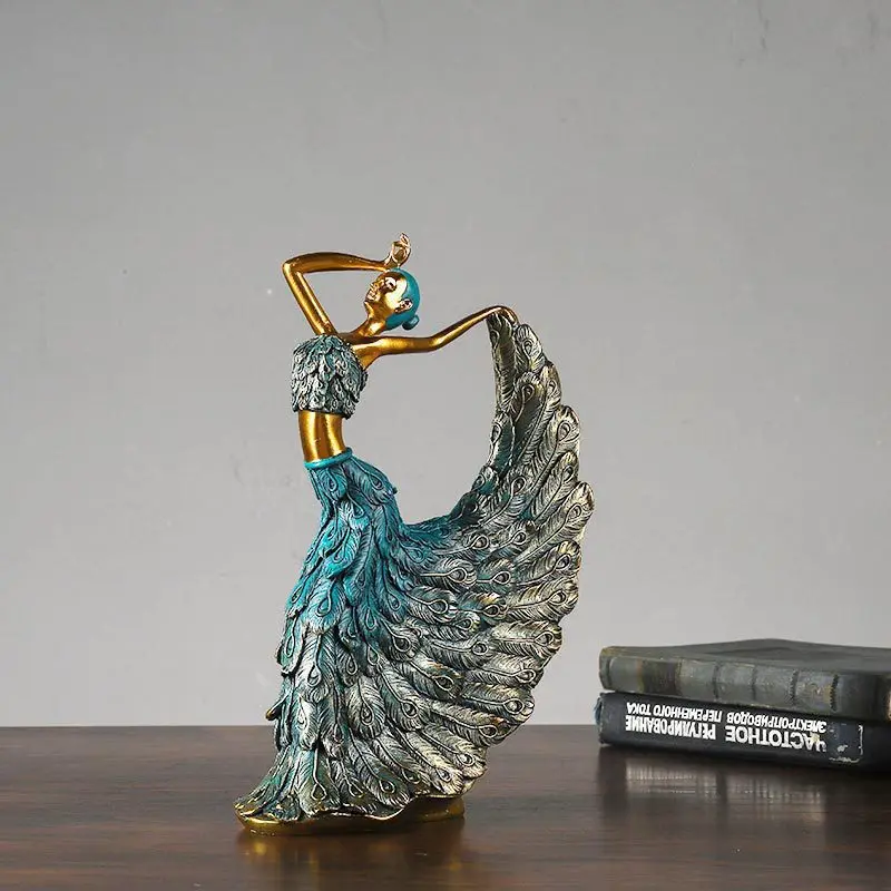

Elegant Creative Peacock Dance Resin Artwork Ornament for Wedding Room Living Room TV Cabinets Entryways Light Luxury Home Décor