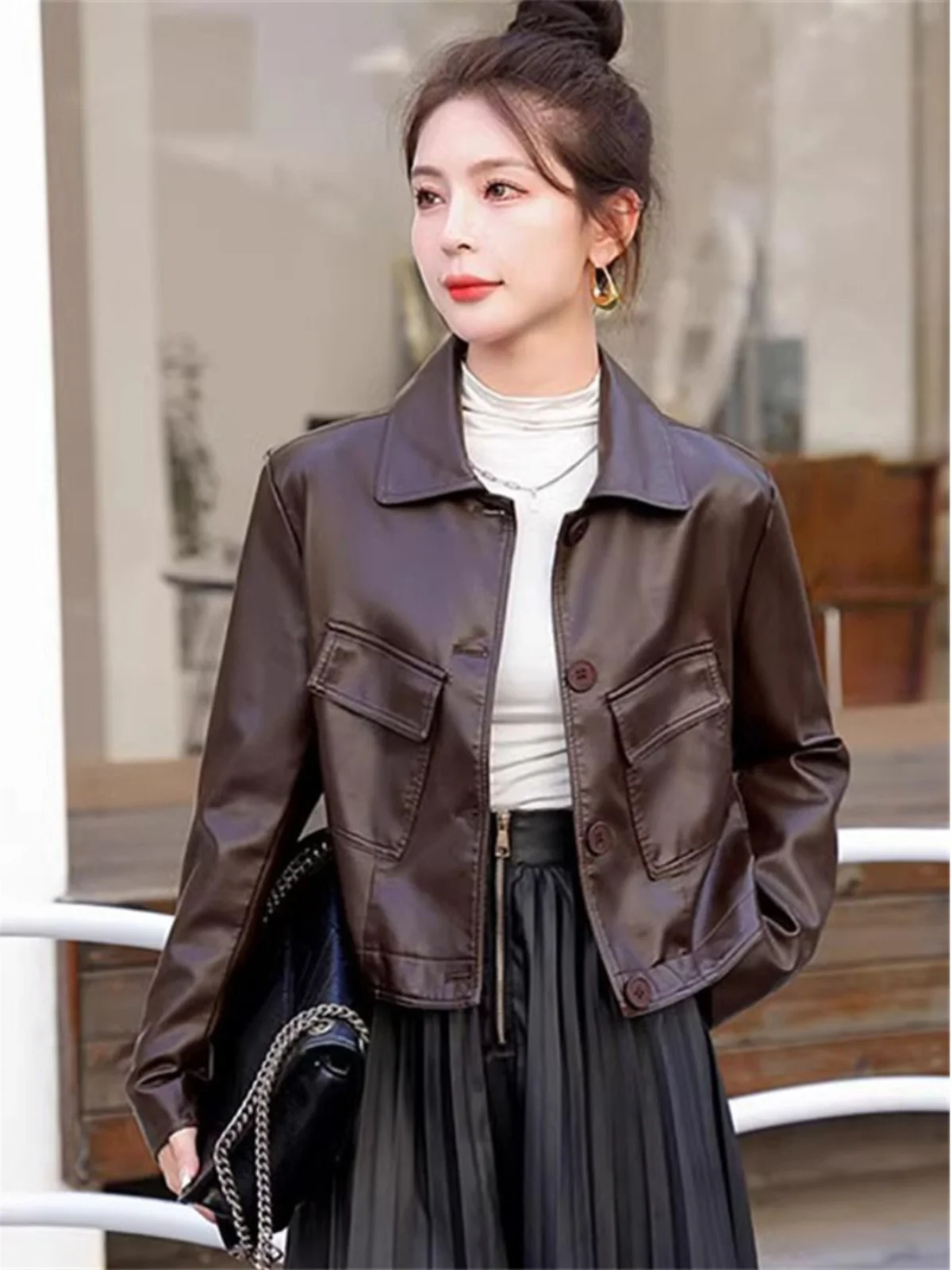 Jaqueta de Couro Feminina Estilo Motoqueiro Moderna com Gola, Leve e Luxuosa, Nova Chegada de Outono, Tamanho Pequeno