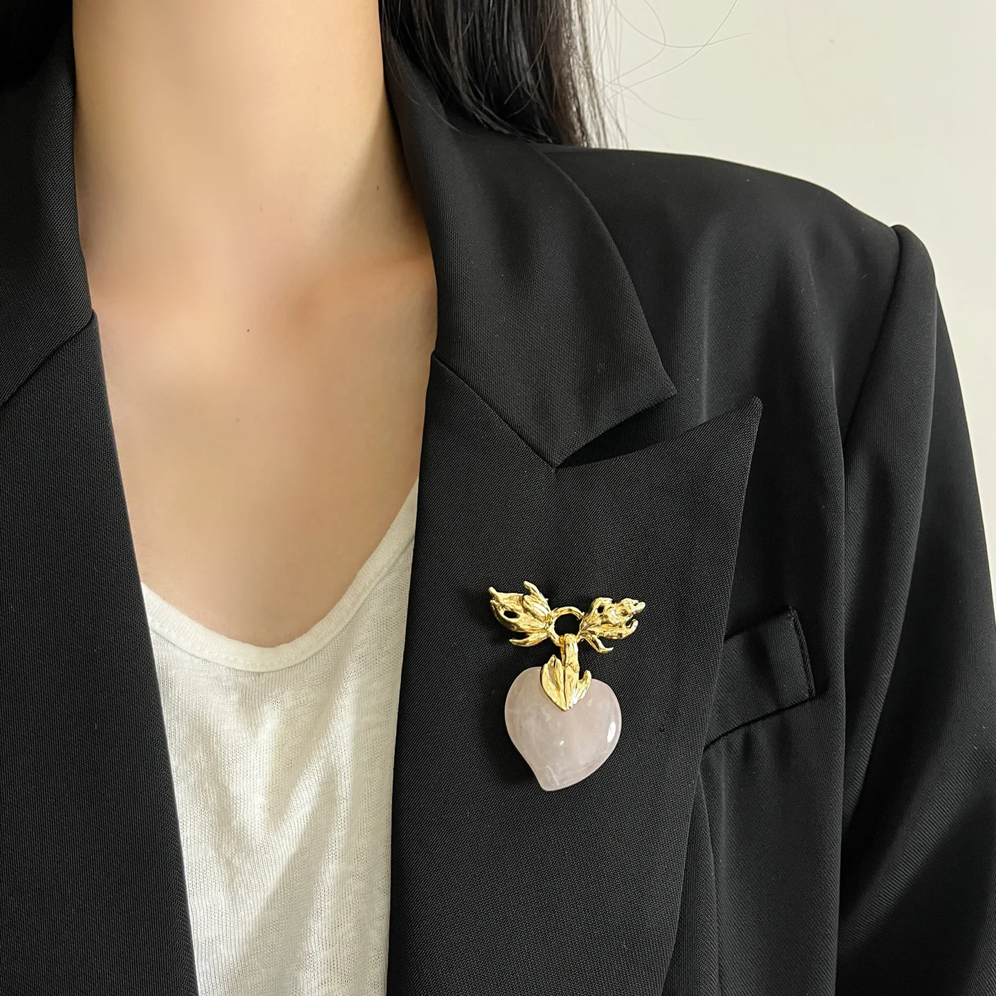 

French niche design Flame Wings transparent crystal heart brooch for women's suit button