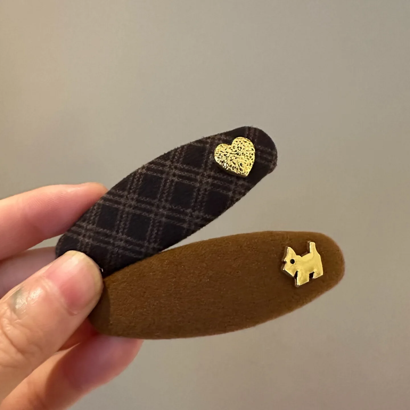 

Premium Resin Clips Brown Plaid Puppy Heart Side Bang Holder for Women Broken Hair Fix Elegant Non Slip Daily Essential