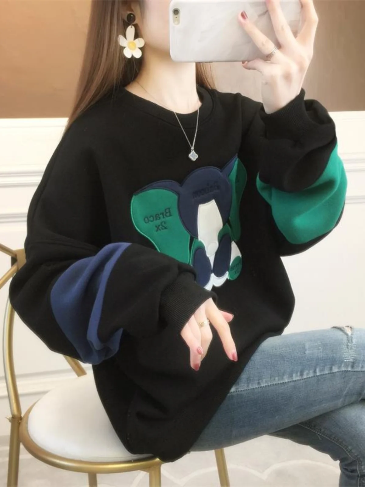 

Женская толстовка больших размеров (240 Pou) средней длины, осенне-зимняя, в корейском стиле, свободного кроя, на флисовой подкладке, с цветными блоками, прикрывающая бедра