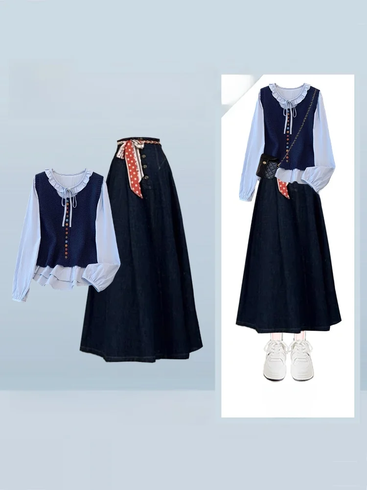 

Модный осенний комплект в стиле Sweet Style: рубашка контрастных цветов с воротником «Питер Пэн», джинсовая юбка и вязаный топ с длинным рукавом (эффект омоложения)