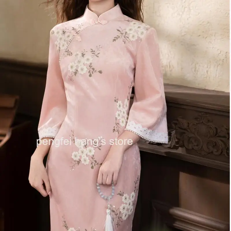 nuovo-cheongsam-in-stile-cinese-autunno-2026-rosa-viola-elegante-qipao-lungo-e-aderente-per-donne-abito-formale-con-maniche-a-tre-quarti
