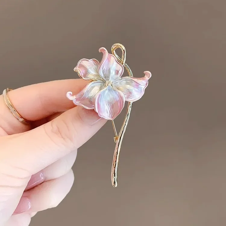 Retro Noble Temperament Water Lily Brooch Artistic Cheongsam Anti Glare Pin Three-dimensional Enamel Floral Suit Accessory Pins