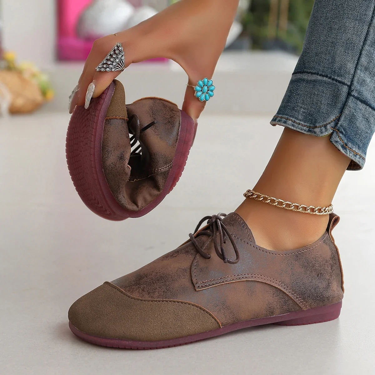Modische neue Damen-Schuhe mit weicher Sohle, runder Spitze, Wildleder, Schnürschuhe, bequeme Loafer, Low-Top-Retro-Freizeitsneaker, Übergröße 43 – Detail 4