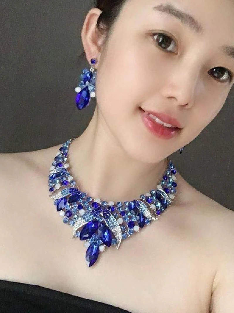 ensemble-de-collier-avec-pendentif-en-cristal-bleu-exagere-et-tendance-pour-femmes-accessoire-de-bijouterie-de-luxe-a-assortir-a-une-robe-de-soiree