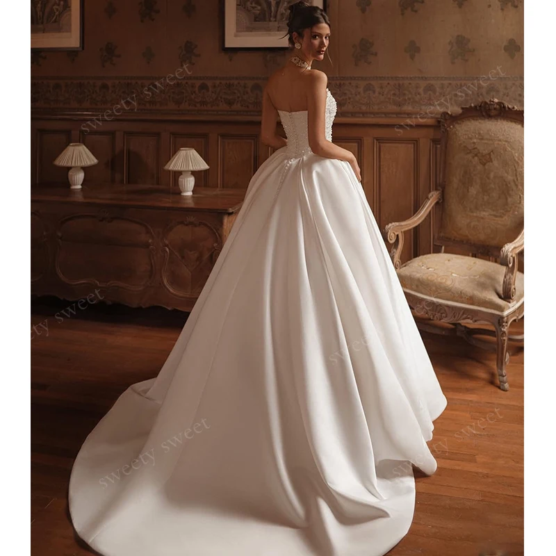 Modern Wedding Dresses Bead With Satin A-Line Floor Length Ball Gown Strapless Sleeveless Customized Bride Dress Button Vestido