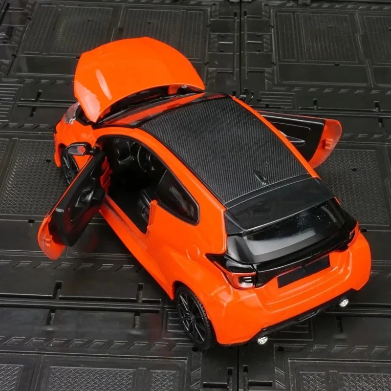 Modelo de Carro em Metal Diecast 1:24 GR Toyota Yaris, Veículo de Alta Simulação em Miniatura, Brinquedo Infantil, Presente