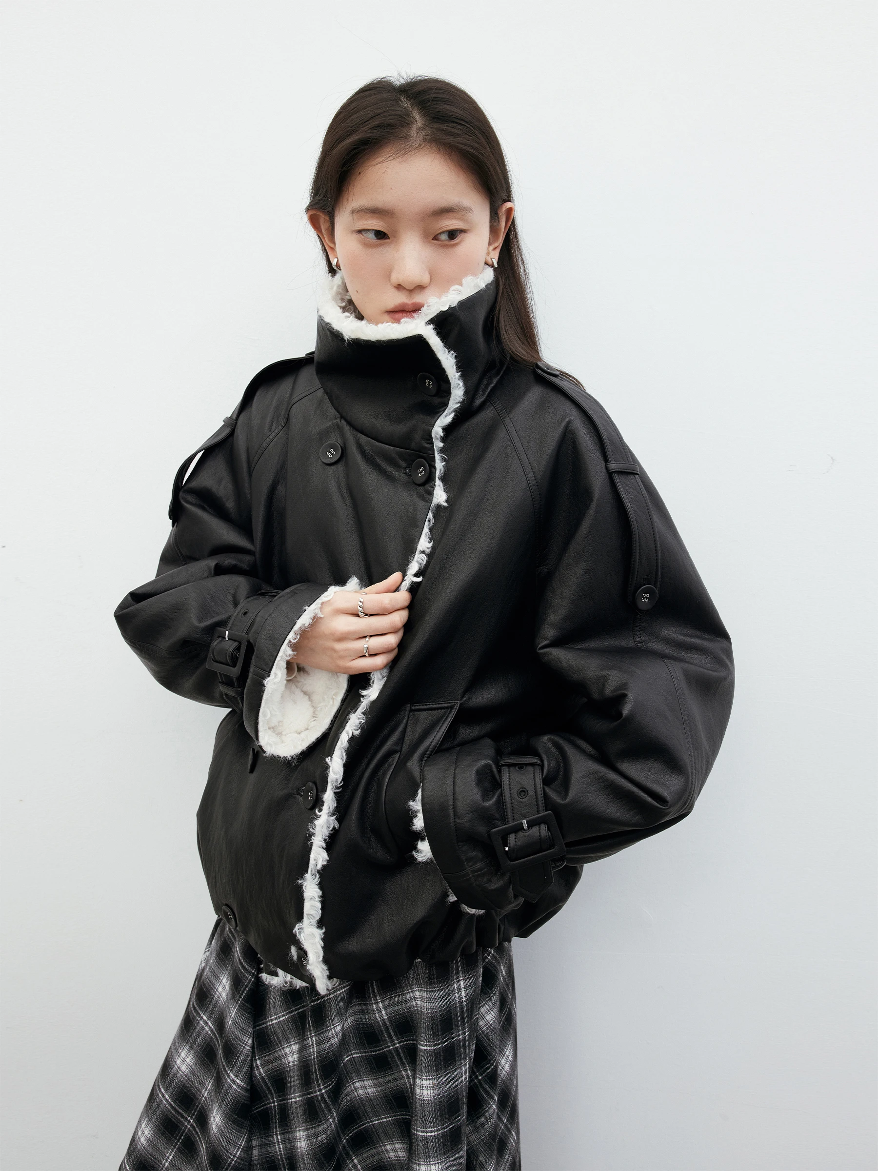 

Early Spring Casual Lamb Fur Leather Jaet Women's Windproof Warm Stand Collar Coat Thiened Long Sve ort Sle