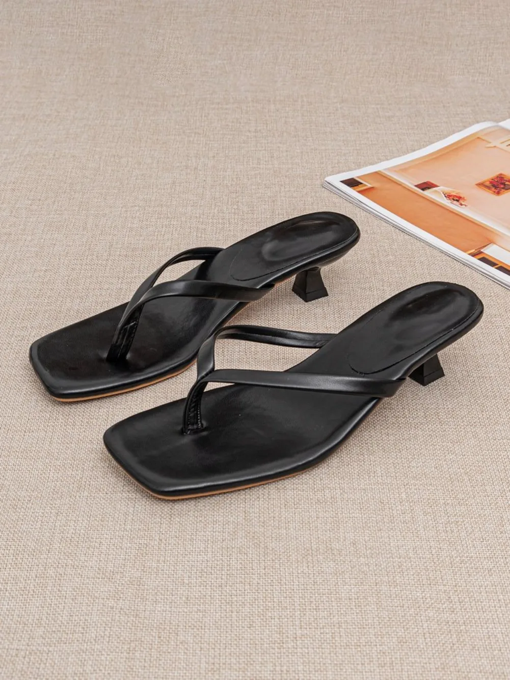 Damen-Slipper mit modischer eckiger Zehenpartie, Designer-Pinch-Toe-Sandalen, Sommer 2026 Neuheit, Damen-Flip-Flops aus hochwertigem Leder, High-Heel-Slipper – Detail 4
