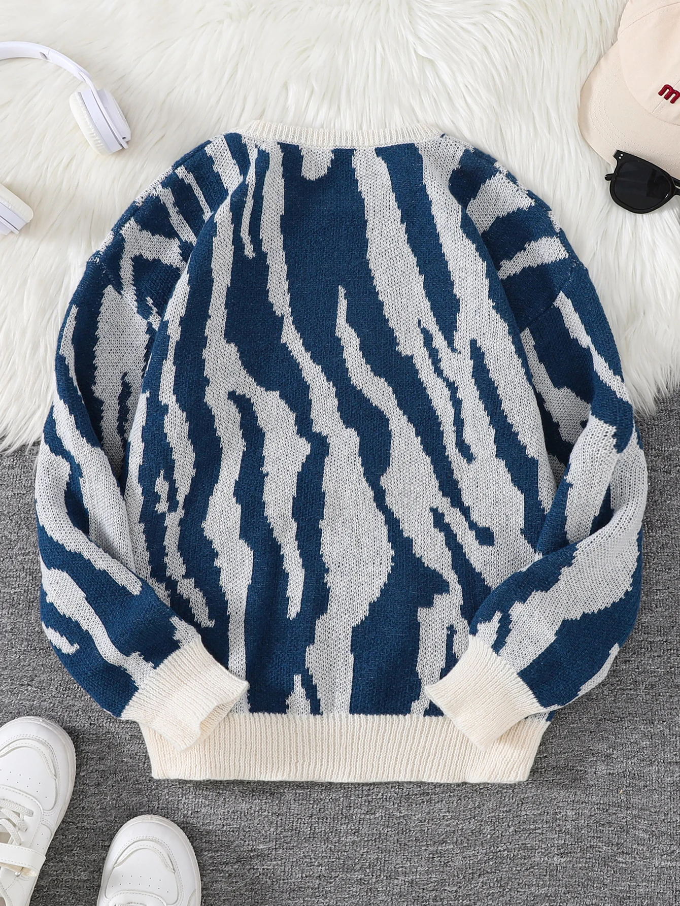 Autumn and Winter Water Ripple Graffiti Pattern Jacquard Couple's Knitwear Trendy Men's Warm Sweater Casual Warm Slightly Elastic Round Neck Pullover Sweater, Suitable for Autumn and Winter Seasons