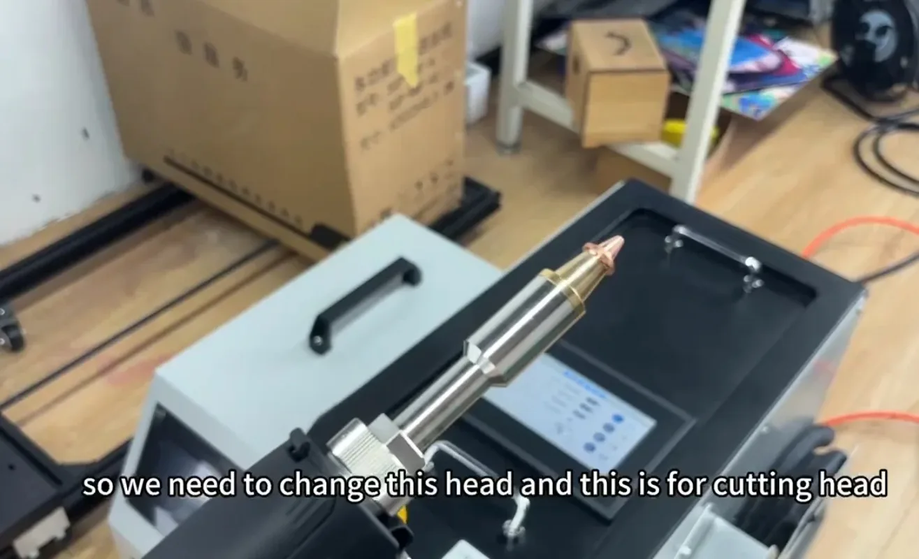 

Four In One Handheld Laser Welding Machine With Air Cooling For Solar Frame And Photovoltaic Bracket Welding