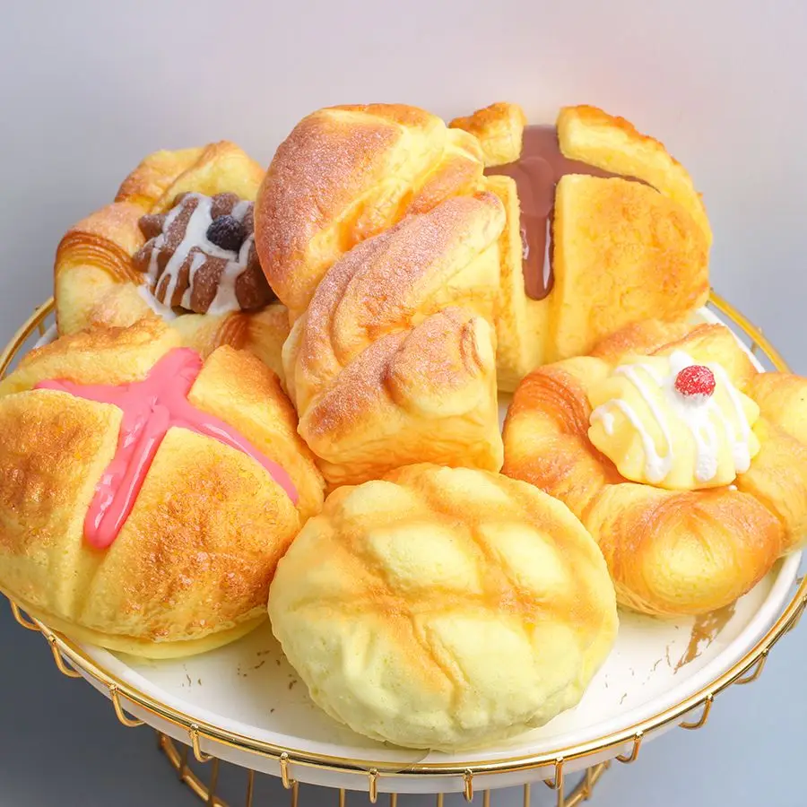 1PCS Slow Rebound Simulation Bread Series Model Food Props Feel Wet and Soft, Pinch Toys and Fake Soft Fragrance.