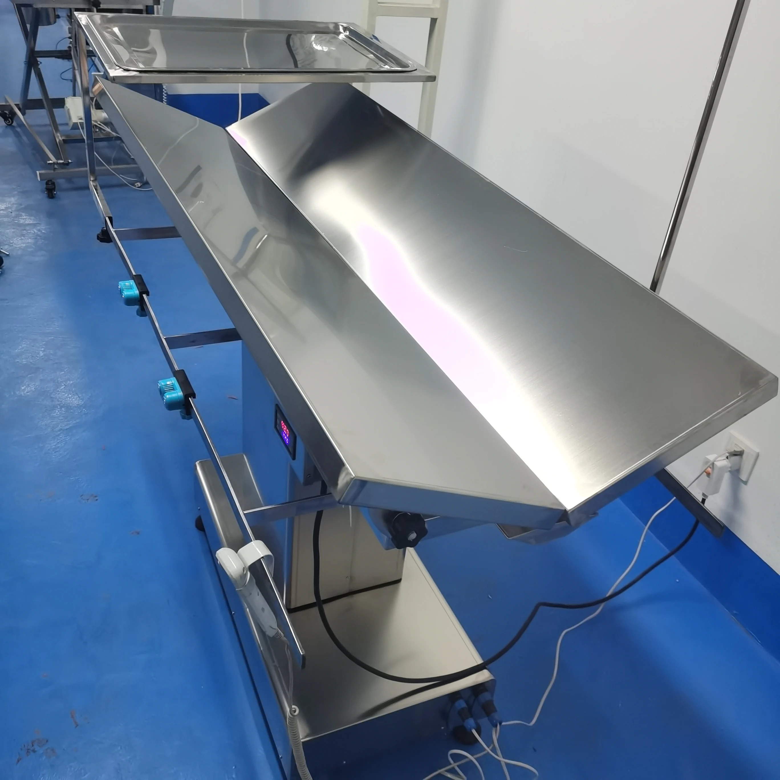Professional Multi-function Electric Veterinary Operating Table Adjustable Height Table with IV Pole for Animal Clinic