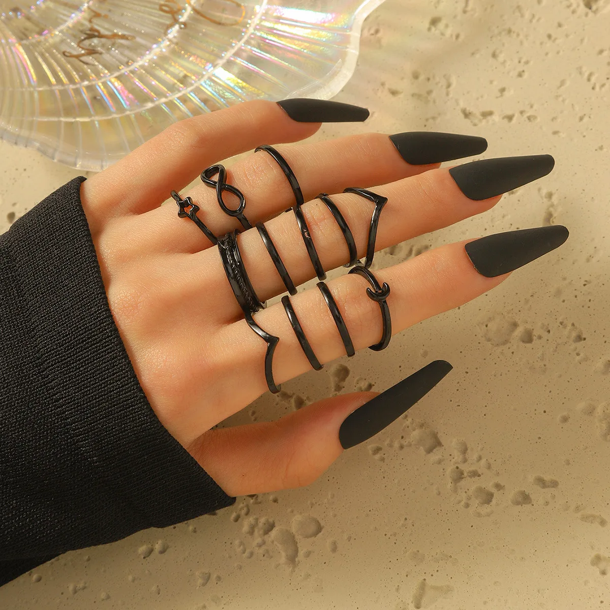 Simple personality and cold wind five-pointed star 8-character crescent moon fashion light luxury high-end women's suit ring
