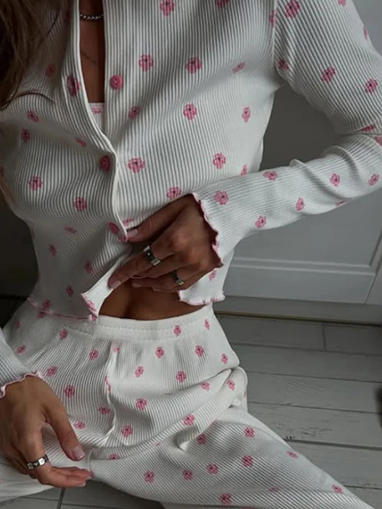 Women's Floral Print Long Sleeve Pajama Set - 2 Pieces