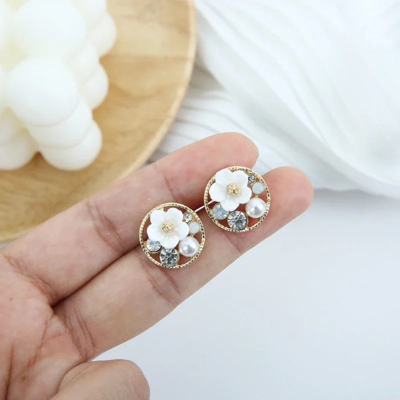 Korean Style Elegant Female Flower Shape Ears Clip Artistic Temperament Imitation Pearls Zircon Clip Earrings Without Piercing