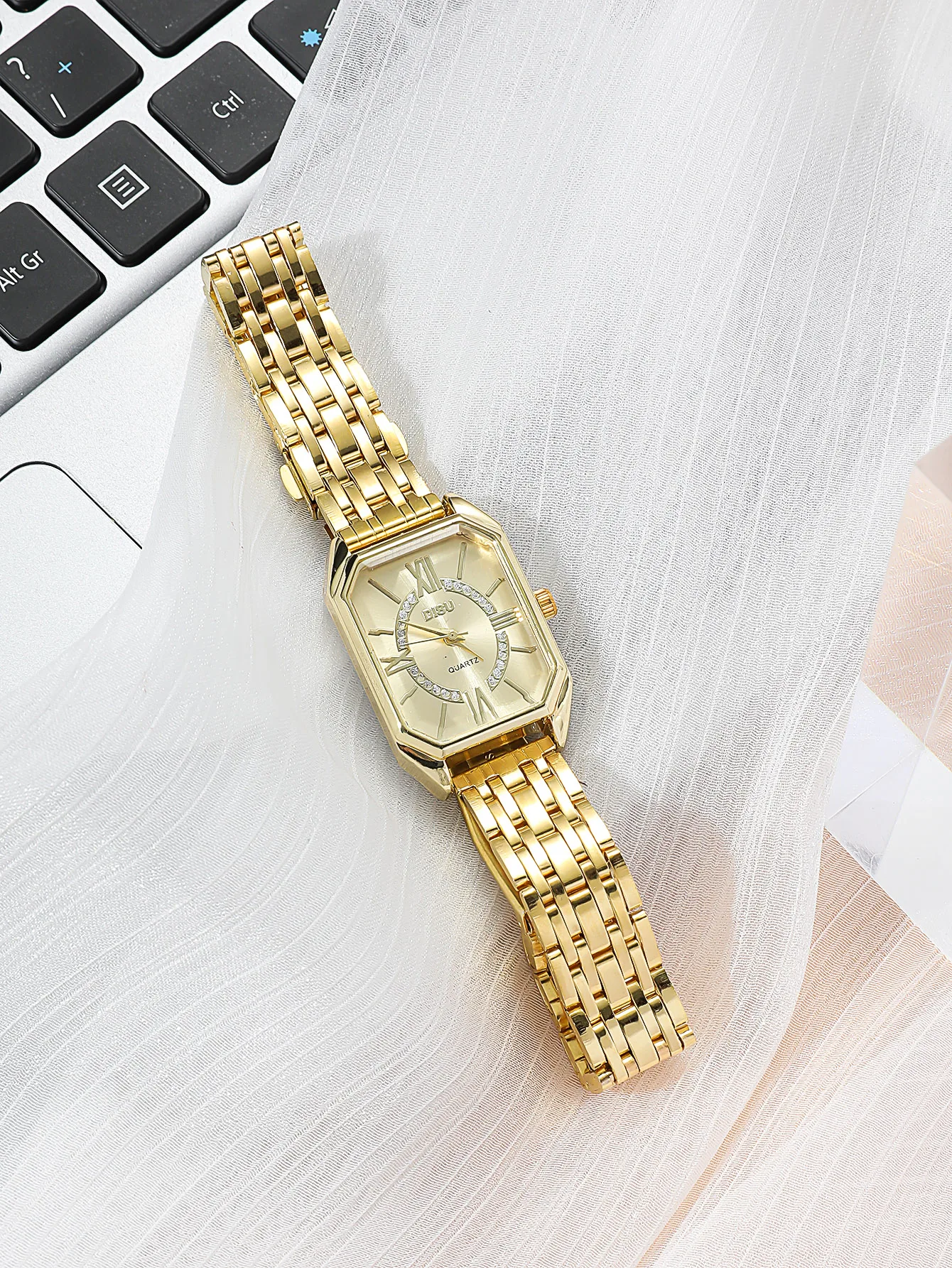 A Classic Fashion Women\'s Business Quartz Watch. Stainless Steel Strap With Square Dial. For Daily Life