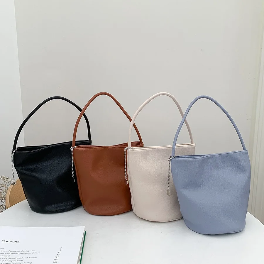 Soft Leather Shoulder Bucket Bag Summer Women\'s Versatile Commuting Shoulder Bag Large Capacity Cylinder Luxury Underarm Bag