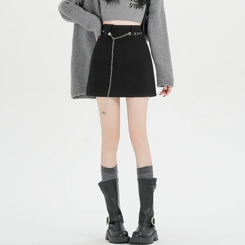 Grey chain woolen half skirt for women in winter 2025, thickened crotch covering A-line skirt, high waist short skirt