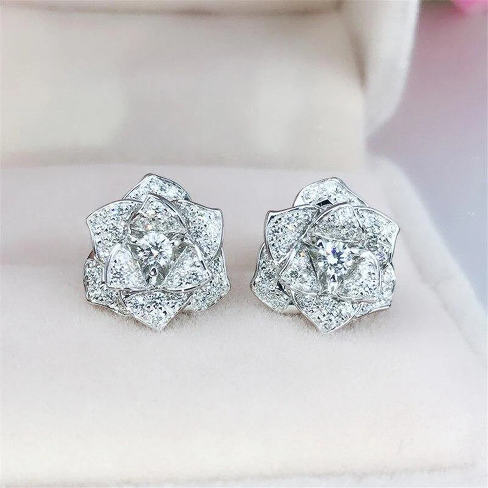 Huitan Fancy Flower Ohrringe Damen Silber Farbe/Gold Farbe Luxus Zirkonia Ohrstecker Ästhetischer Braut Hochzeit Schmuck