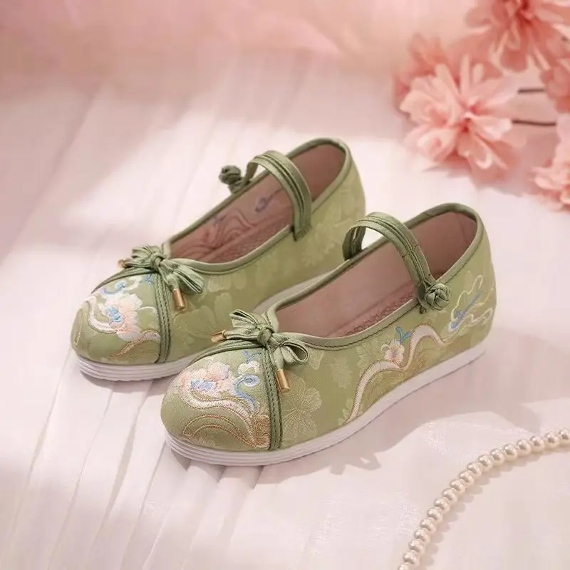 

Женские тканевые туфли на плоской подошве с вышивкой, весенне-осенние новые туфли Hanfu на мягкой подошве с круглым носком и мелкой пряжкой на ремешке в этническом стиле