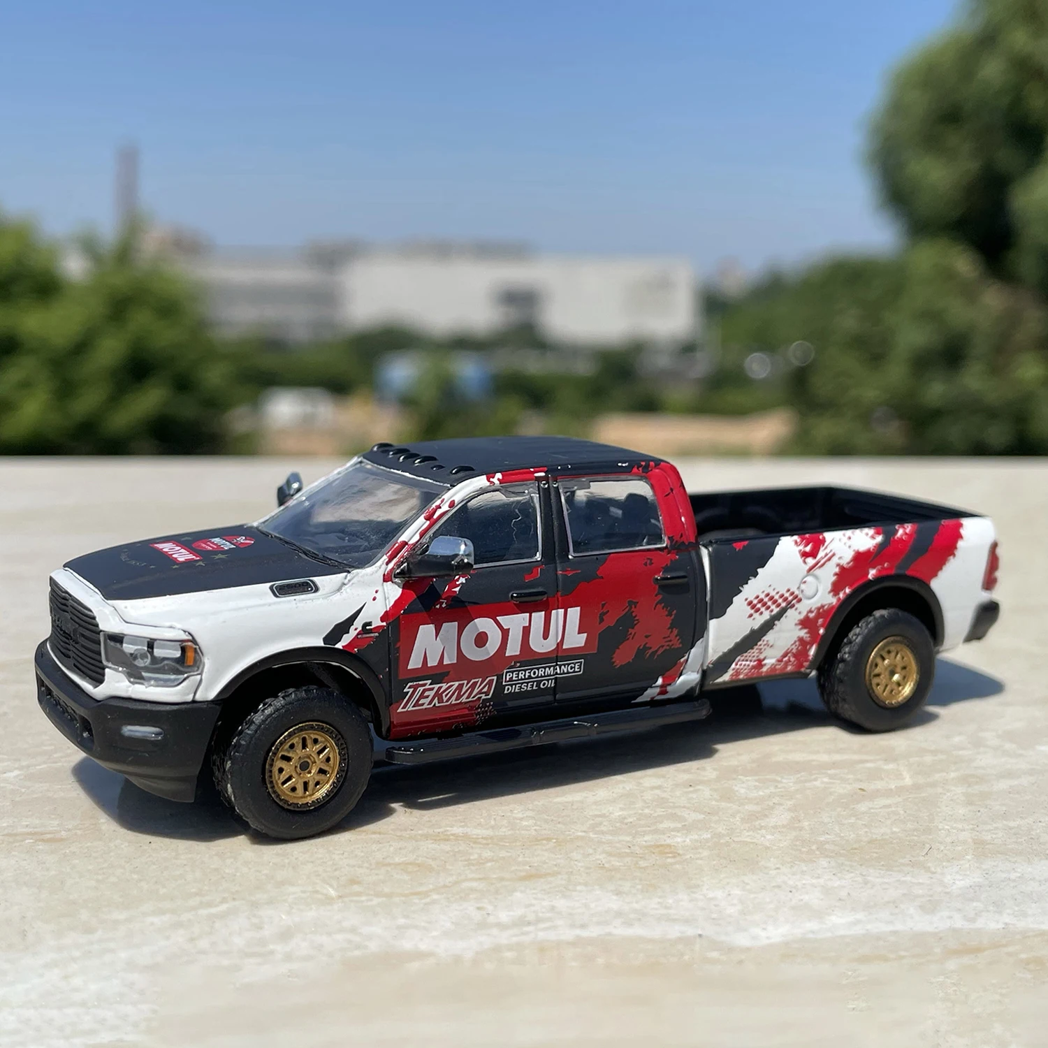 

1:64 Scale Diecast Alloy Dodge Challenger RAM 2500 Pickup Toys Cars Model Classics Nostalgia Adult Gifts Souvenir Static Display