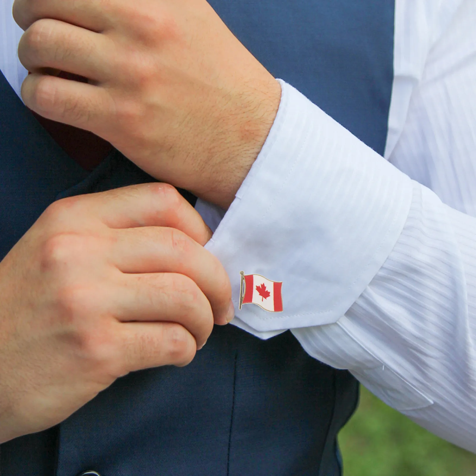 10Pcs Canadian Flag Brooch Lapel Pin Alloy Metal Patriotic Badge for Clothing Backpack Hat Travel Souvenir Gifts