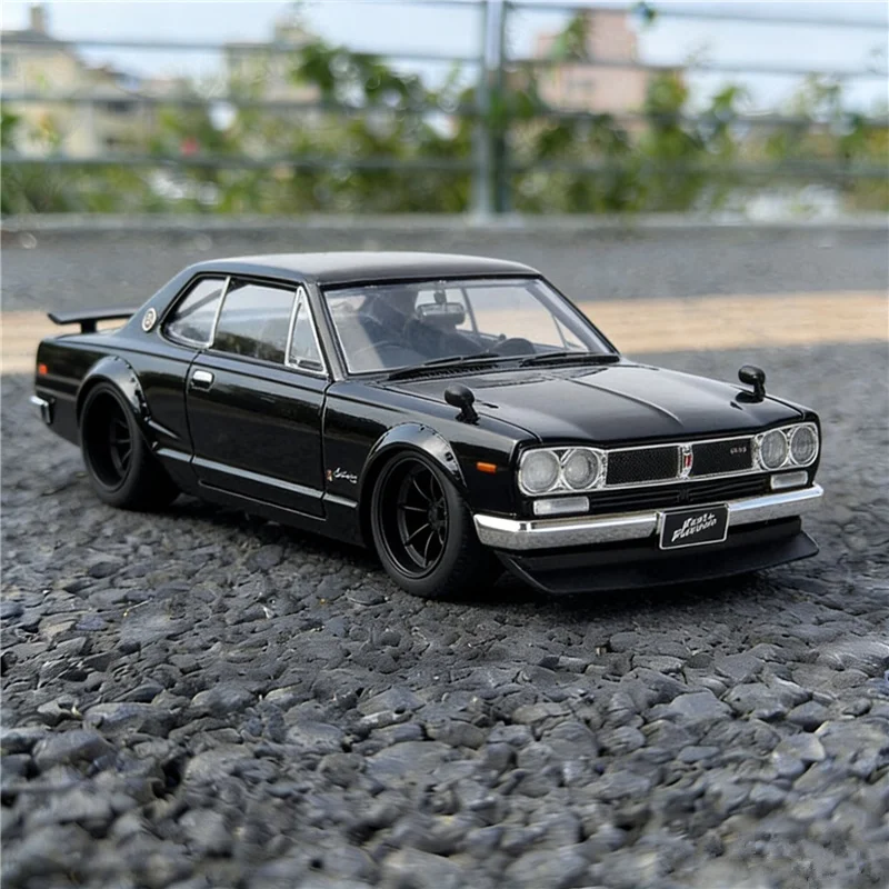 

Масштабная модель спортивного автомобиля Niaasn Skyline 2000 GT-R 1:24, литая под давлением, высокодетализированная, для детей, игрушка-подарок