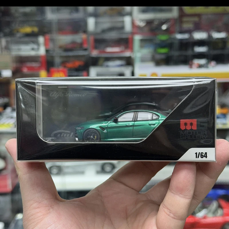 모터 갤러리 다이캐스트 1/64 스케일 알파 로메오 GTAM 쿠페 자동차 모델 합금 알파 로메오 GTAM 장난감 자동차 모델 수집용 장식품