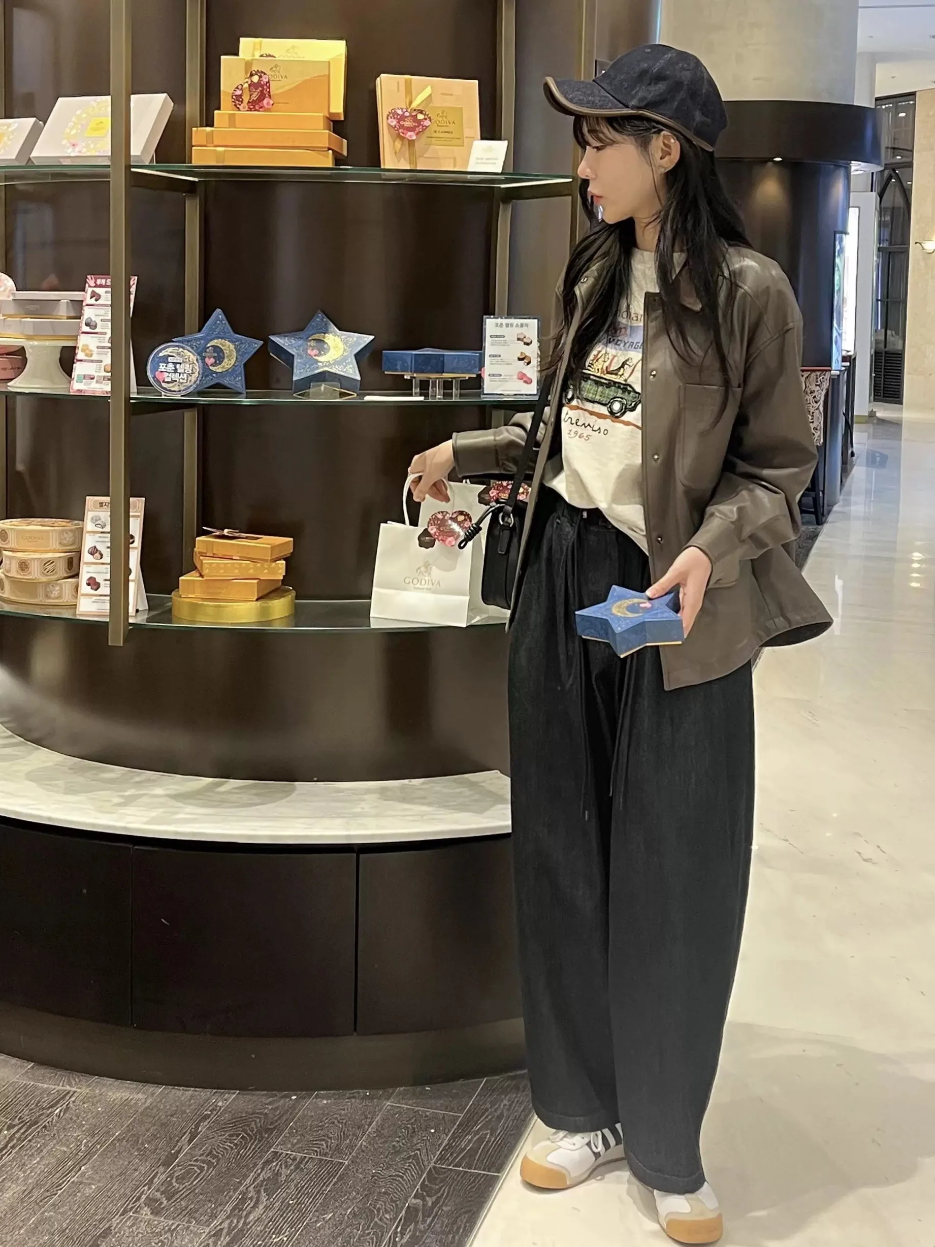 

High Waist Straight Leg Jeans Casual Loose Wide Leg Pants Slimming Grandmother Pants Daily Wear Comfortable Fit Chinese Brand