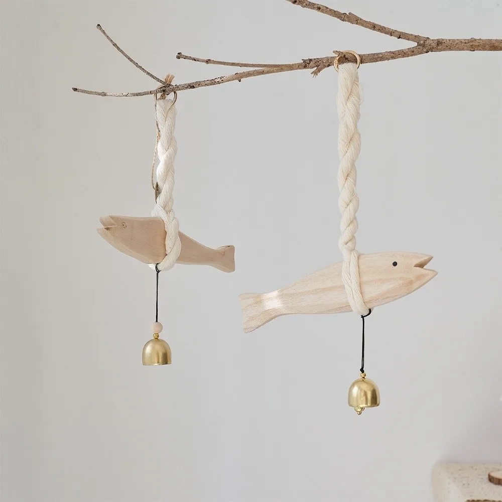 Campana de puerta de madera con forma de pez, hecha a mano y tallada a mano, decoración de pared rústica, ligera, amuleto de la suerte, colgante de coche con forma de pez, adorno para habitación
