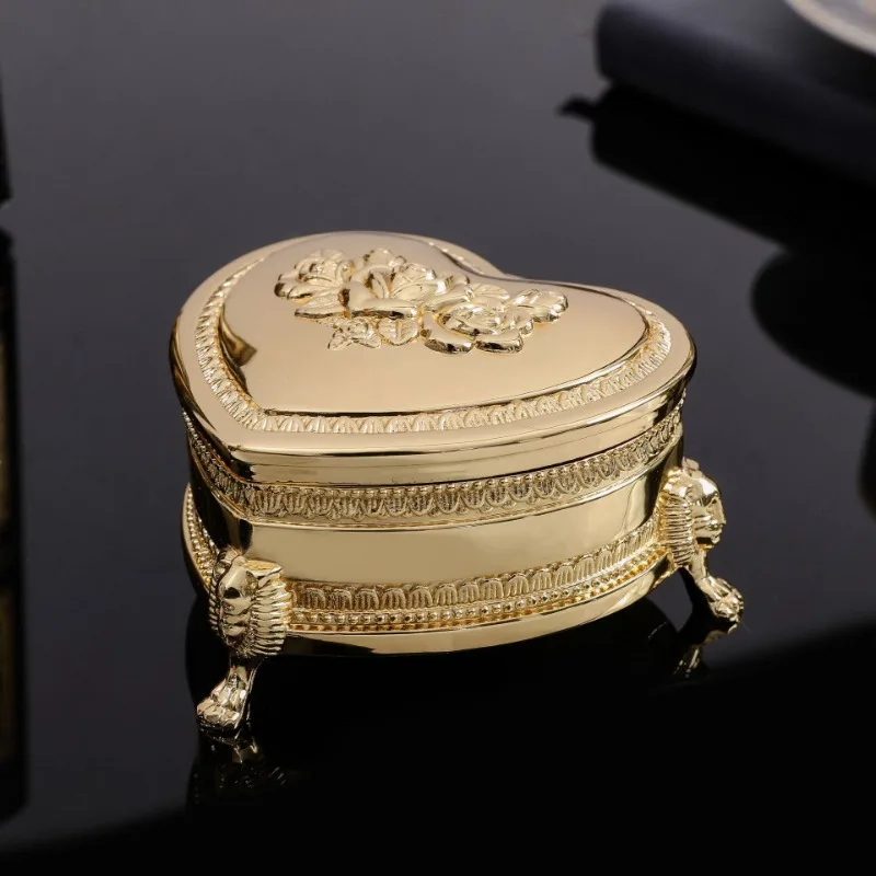 Elegant Golden Heart Jewelry Box Crafted Storage Case for Earring Rings Wedding Gift Desktop Organizer Jewelry Box Home Decor