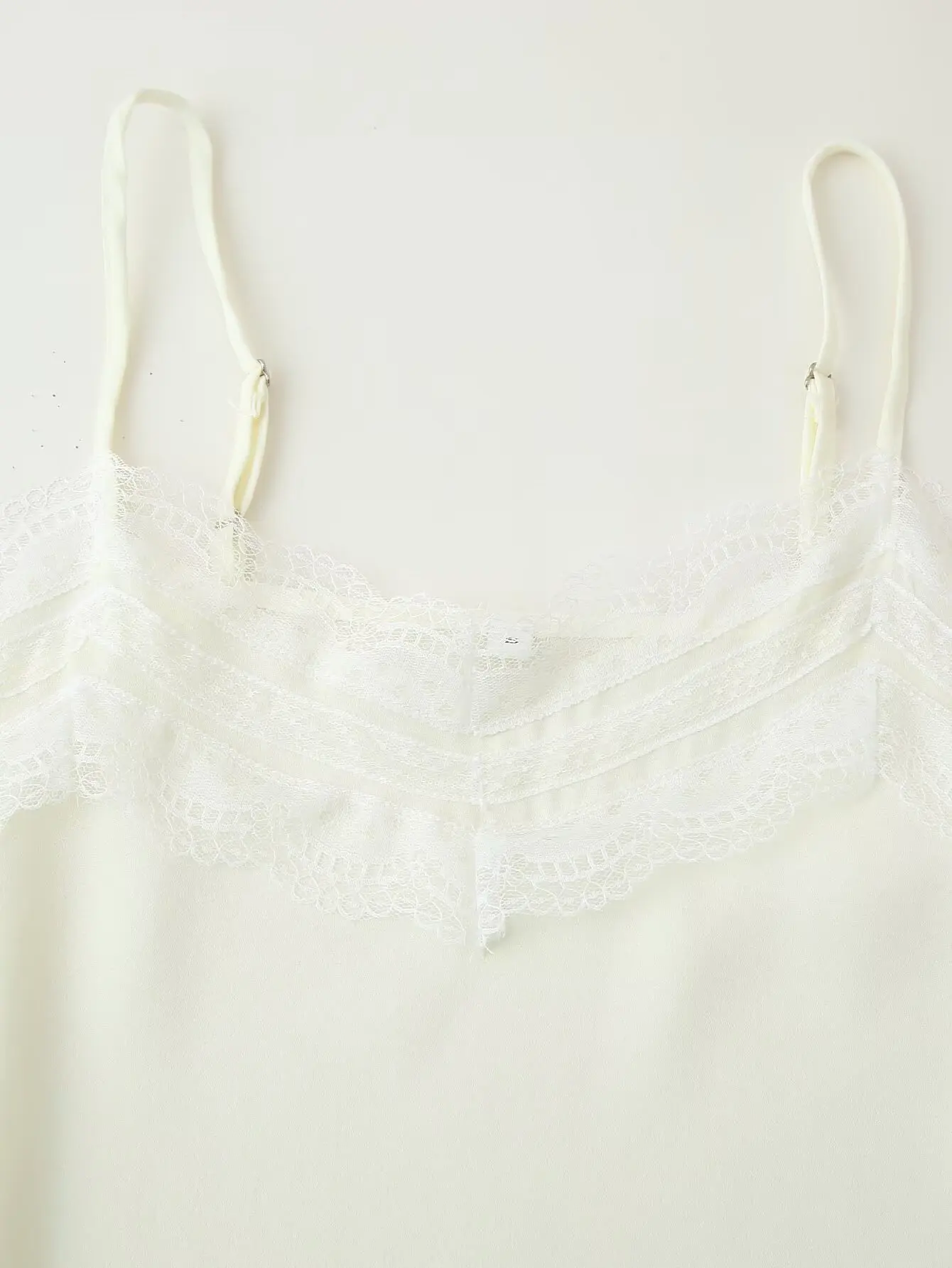 2025年新作レースランジェリースタイルトップ、レース刺繍入りストラップレストップ、レースランジェリー風トップ、ファッショナブルなレディースパーティ＆ナイトクラブトップ