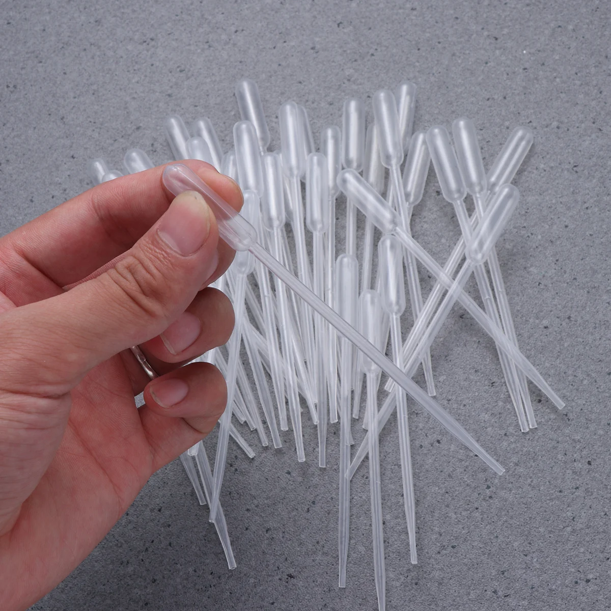 

100Pcs Plastic Graduated Transfer Pipettes 05ml Disposable Pipette for Essential Oils Cosmetics Micro Liquid