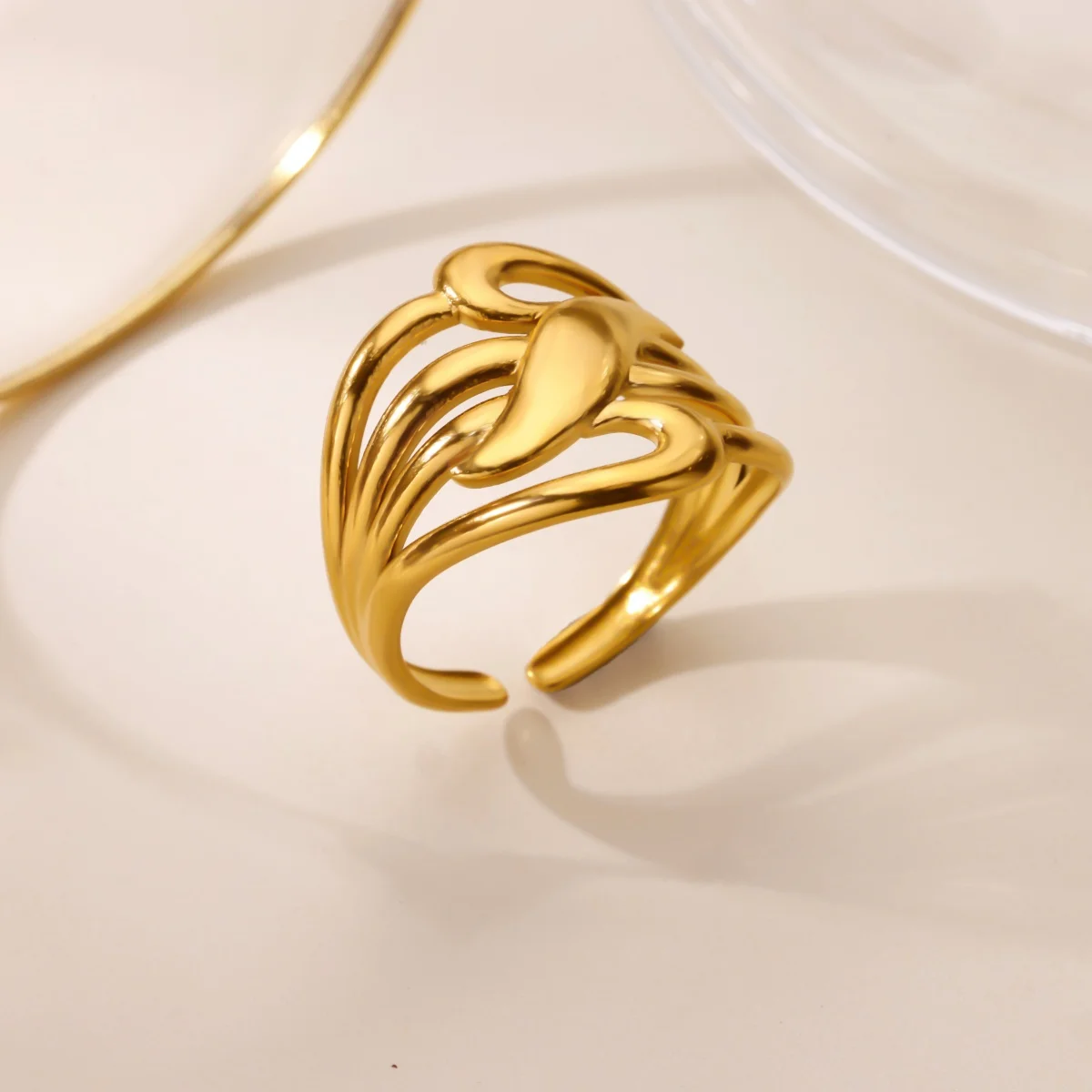 แหวนเปิดทรงเรขาคณิตสไตล์พังก์สุดหรูสำหรับผู้หญิง แหวนนิ้วสแตนเลสสีทอง แฟชั่นใหม่ปี 2025 ของขวัญเครื่องประดับคู่รักสำหรับงานแต่งงาน