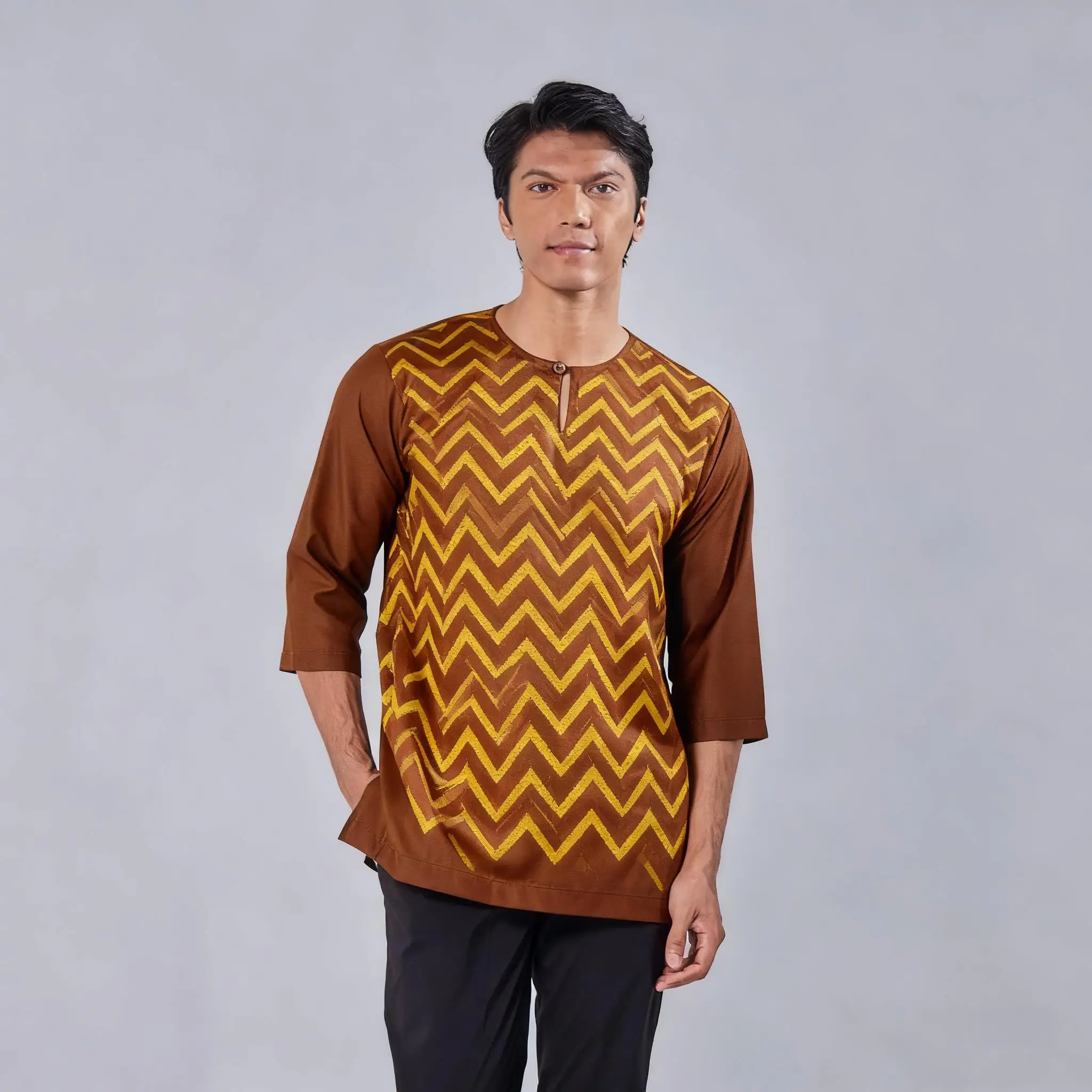 الرجال المسلمات الإسلامية العربية عباية قصيرة الأكمام تي شيرت العرقية طباعة الوقوف طوق الشباب 2026 معطف فاخر ملابس عصرية غير رسمية